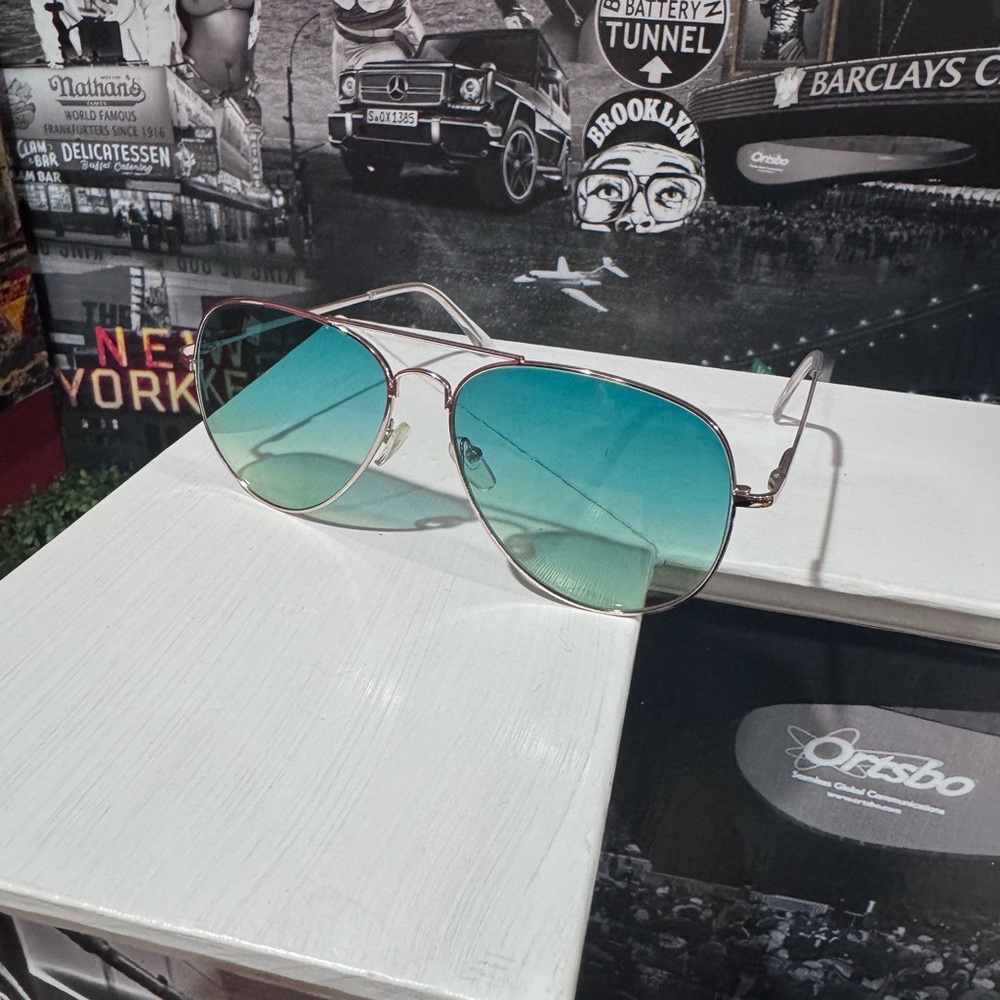 Aviator Sunglasses with green Gradient Lenses